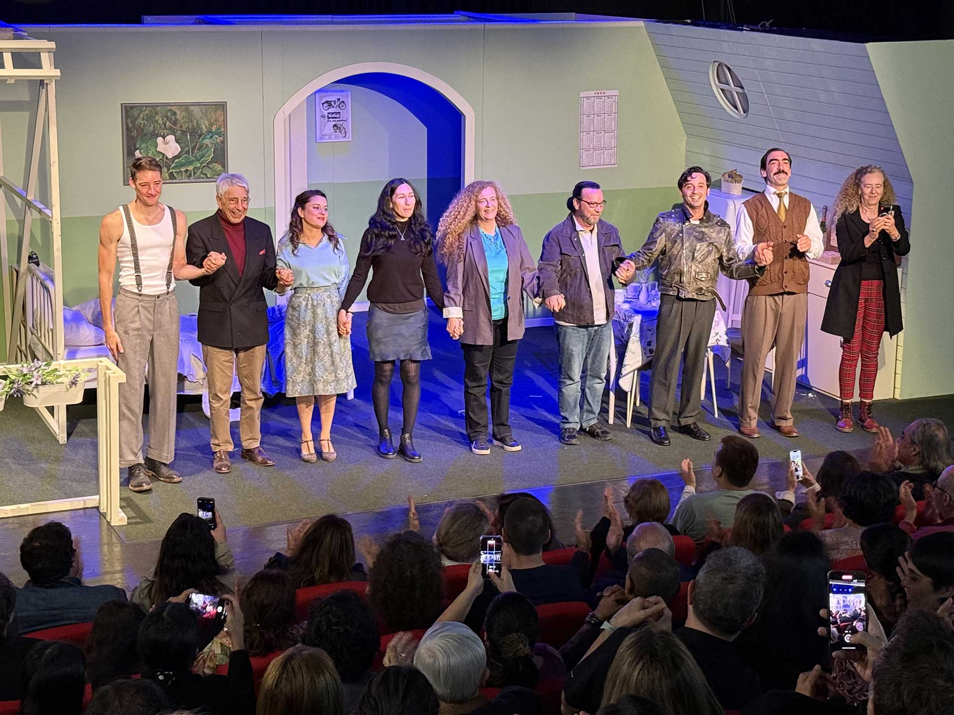 Obra de Teatro: Parecido a la felicidad